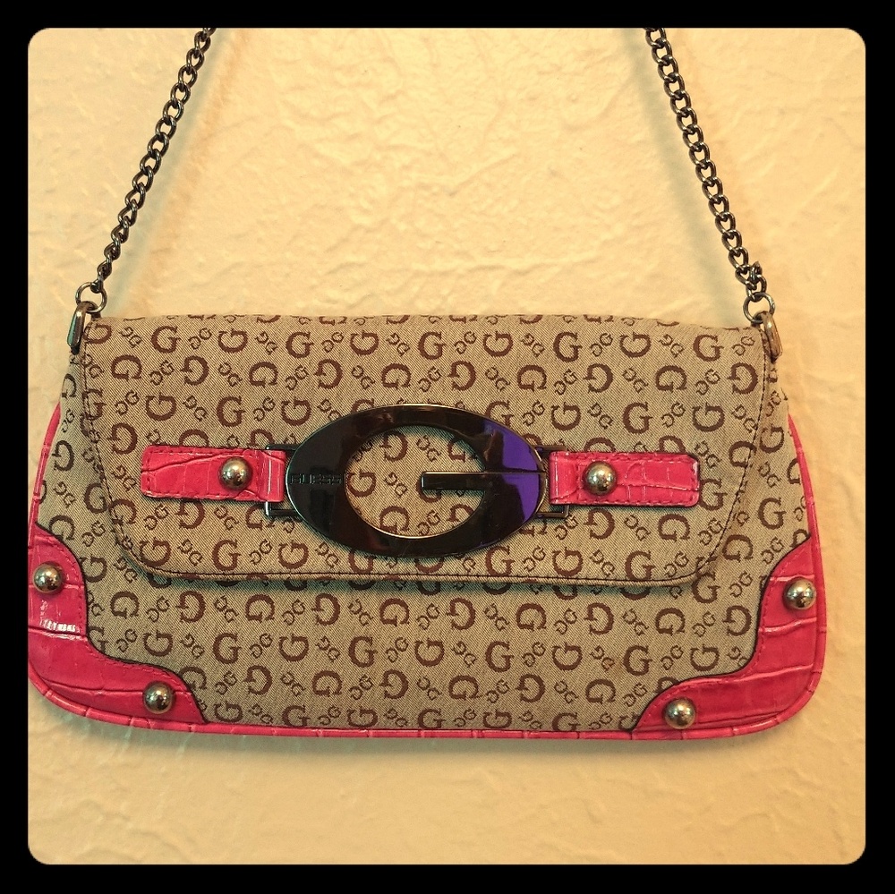 Guess Clutch Purse 👛